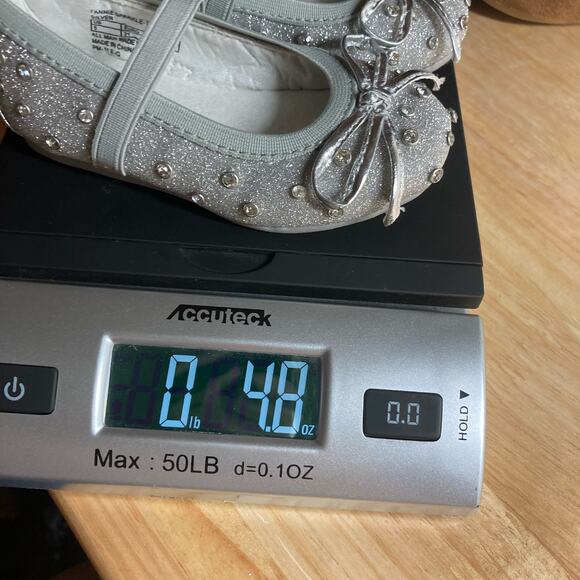 Stuart Weitzman Fannie Sparkle Girls Silver Shoes Size 5. Pre-Owned - Picture 8 of 8